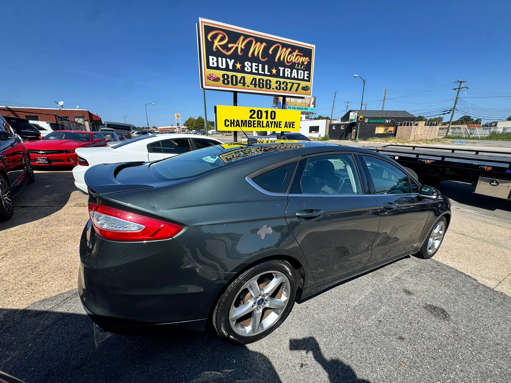 Used 2015 Ford Fusion SE FWD image 3