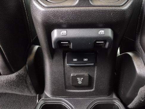 Used 2021 Jeep Gladiator Overland w/ Uconnect 4C Nav & Sound Group image 24