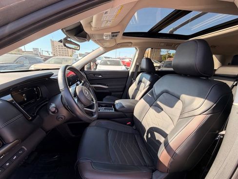Used 2025 Nissan Pathfinder Platinum w/ Cargo Package FWD image 12