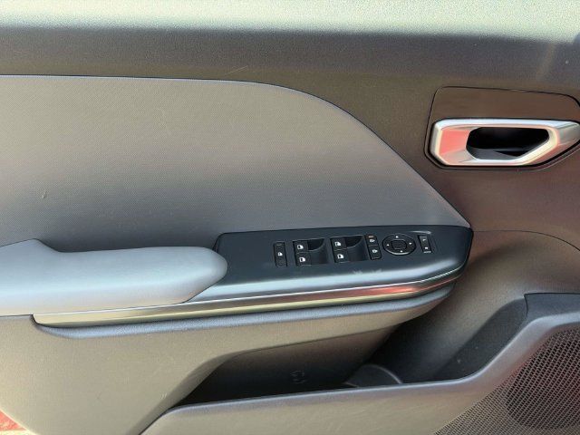 Used 2025 Kia K4 FWD image 17