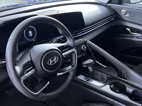 Used 2025 Hyundai Elantra SEL image 27