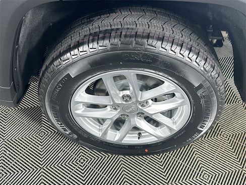 New 2025 Jeep Grand Cherokee Laredo X image 16