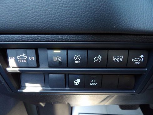 Used 2026 Toyota Tundra Limited AWD/4WD image 16