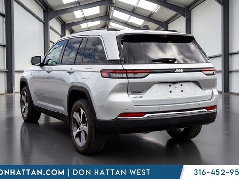 Used 2022 Jeep Grand Cherokee Limited 4xe w/ Luxury Tech Group II AWD/4WD image 22