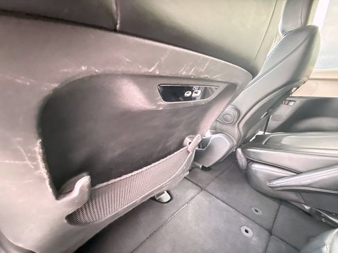 Used 2023 Chrysler Pacifica Touring-L FWD image 16