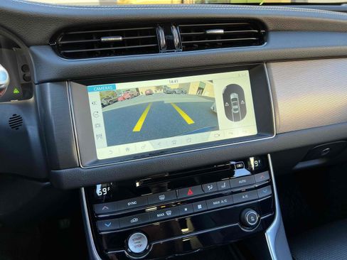 Used 2017 Jaguar XF S image 8