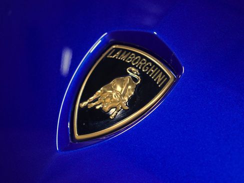 Used 2019 Lamborghini Aventador S image 3