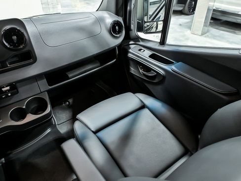 Used 2024 Mercedes-Benz Sprinter 2500 image 15