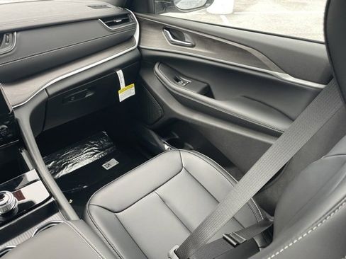 New 2025 Jeep Grand Cherokee Limited image 35