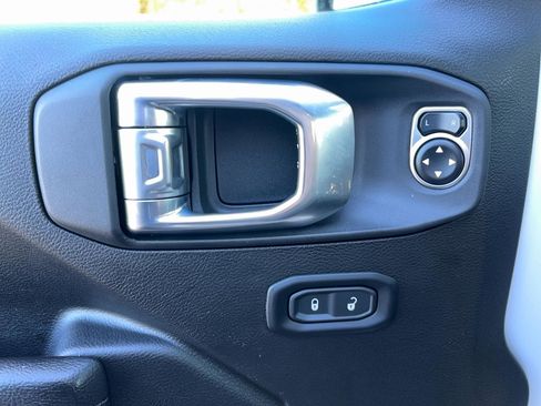 Used 2024 Jeep Wrangler Willys image 15