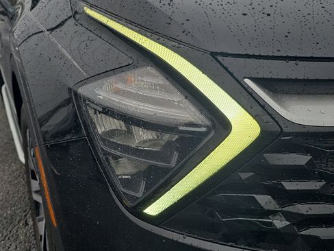 Used 2023 Kia Sportage EX image 7