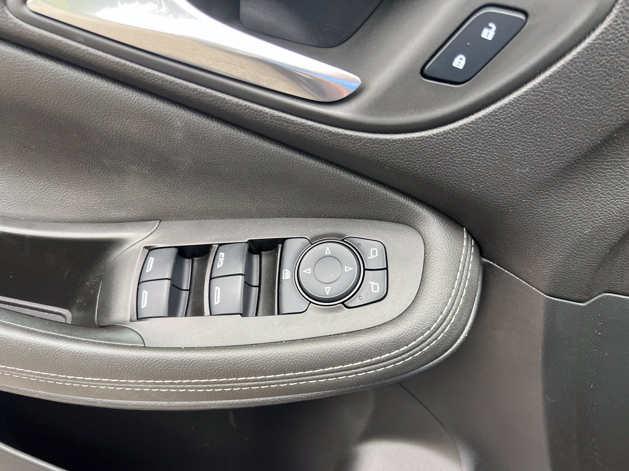 Used 2024 Buick Encore GX Sport Touring FWD image 21