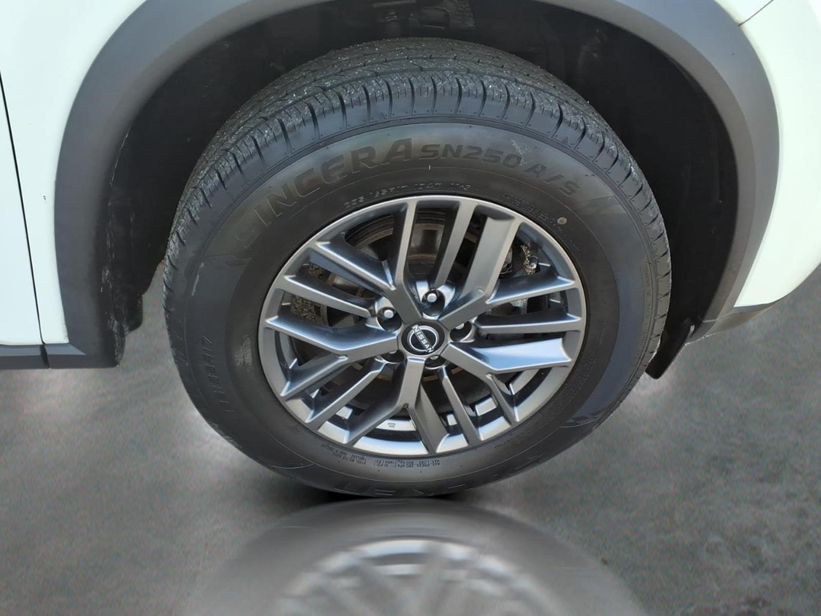 Used 2023 Nissan Rogue S AWD/4WD image 10