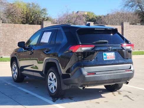 Used 2021 Toyota RAV4 LE w/ Carpet Mat Package (TMS) image 8