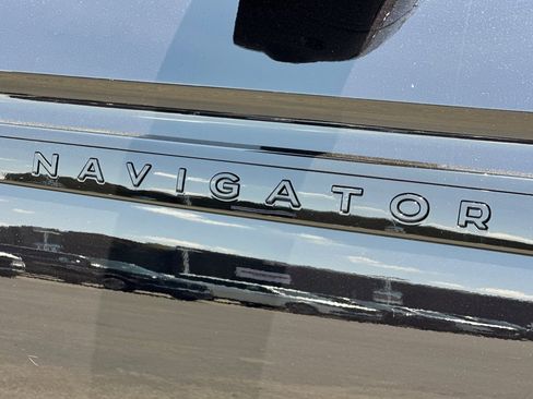 New 2026 Lincoln Navigator Reserve w/ Jet Appearance Package AWD/4WD image 27