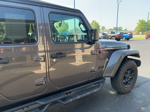 Used 2023 Jeep Gladiator Sport AWD/4WD image 14