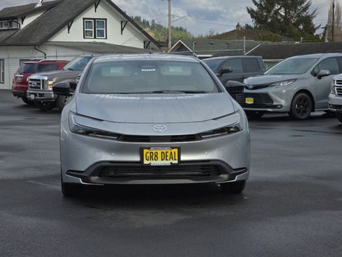 New 2026 Toyota Prius LE image 3