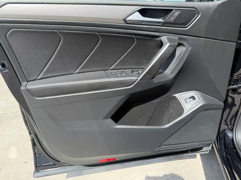 Certified 2022 Volkswagen Tiguan SE image 12