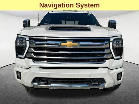 Used 2024 Chevrolet Silverado 2500 High Country w/ Technology Package AWD/4WD image 4