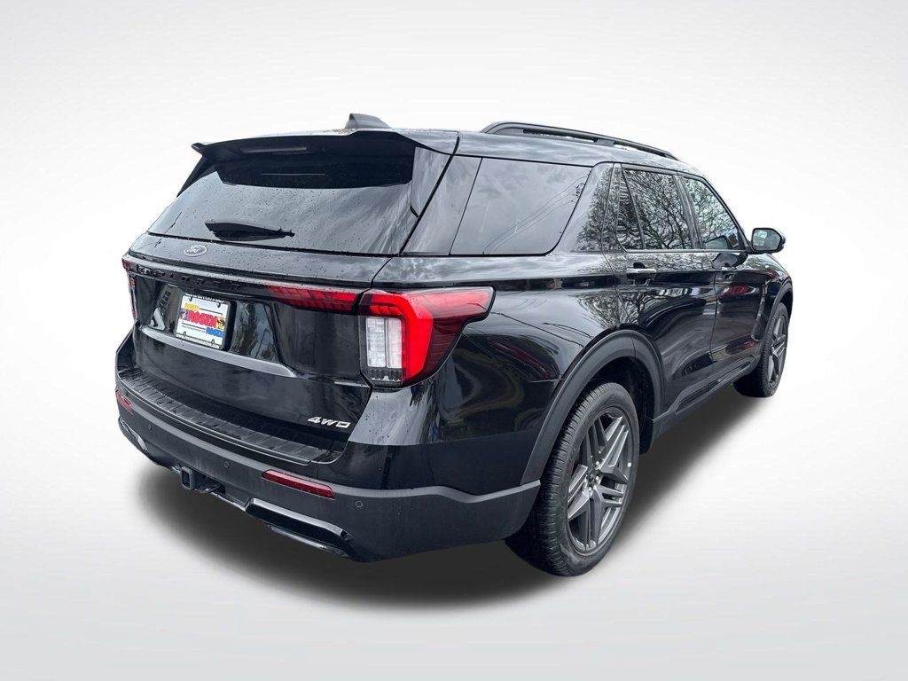 Used 2025 Ford Explorer ST-Line w/ ST-Line Street Pack AWD/4WD image 5