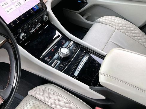 Used 2022 Jeep Grand Cherokee L Summit w/ Advanced Protech Group IV image 16