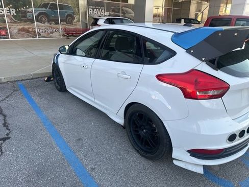 Used 2018 Ford Focus ST image 3