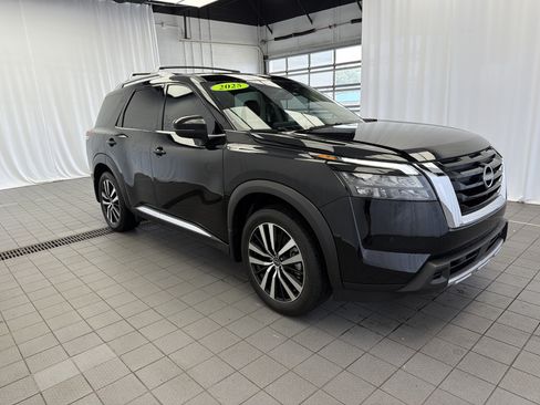 Used 2025 Nissan Pathfinder Platinum w/ Cargo Package FWD image 3
