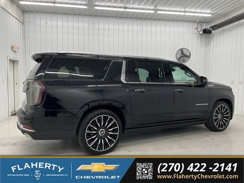 Used 2025 Chevrolet Suburban High Country AWD/4WD image 2