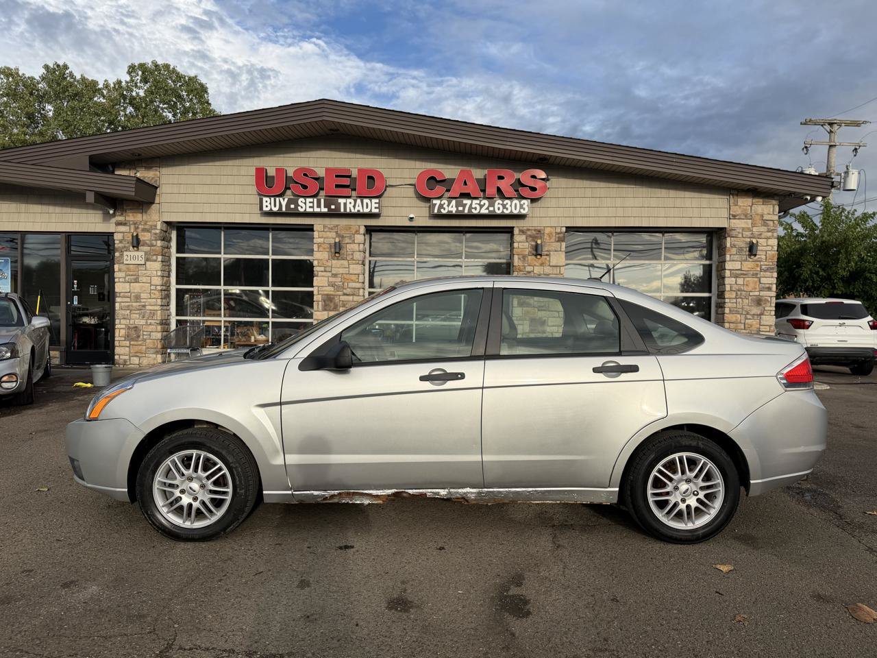 Used 2009 Ford Focus SE FWD image 2
