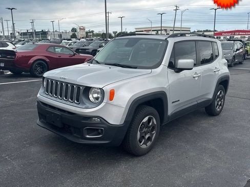 Used 2015 Jeep Renegade Latitude w/ Cold Weather Group II FWD image 2