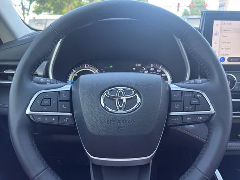 Used 2023 Toyota Highlander Bronze Edition AWD/4WD image 16