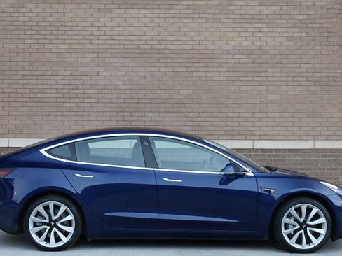 Used 2018 Tesla Model 3 Long Range RWD image 2