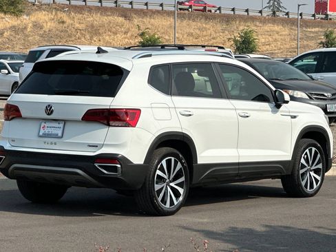 Used 2022 Volkswagen Taos SE AWD/4WD image 3