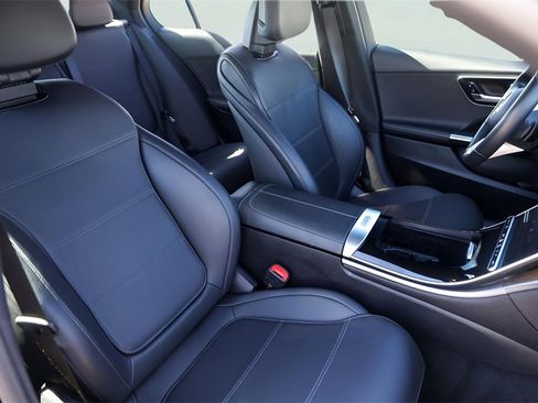 Used 2025 Mercedes-Benz C 300 Sedan image 33