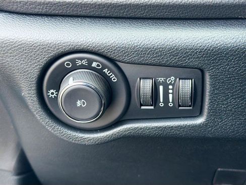 New 2026 Chrysler Pacifica Select w/ S Appearance Package FWD image 33