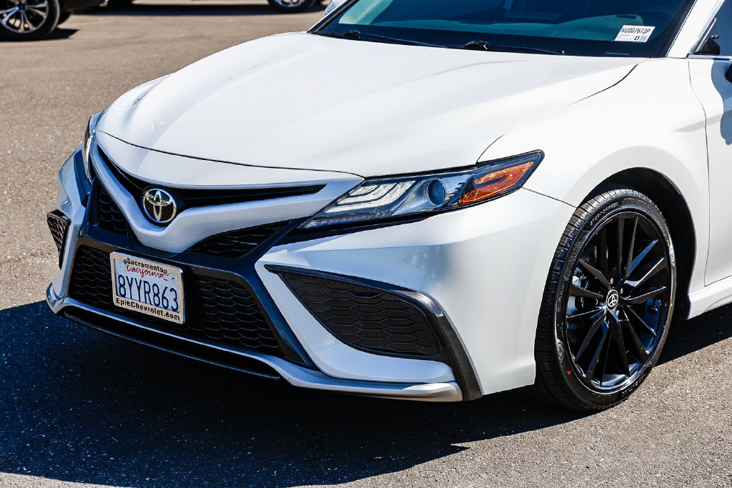 Used 2022 Toyota Camry XSE FWD image 7