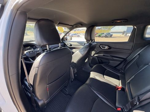 Used 2023 Jeep Compass Trailhawk AWD/4WD image 33
