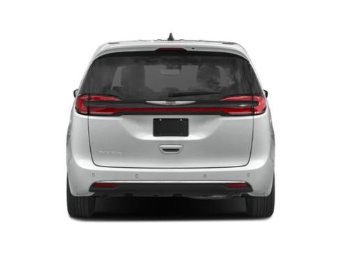 Used 2024 Chrysler Pacifica Touring-L image 5