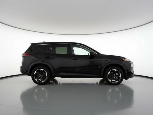 Used 2025 Nissan Rogue SV FWD image 11