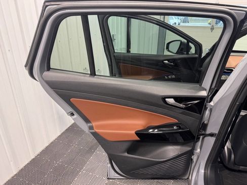 Used 2021 Volkswagen ID.4 Pro S w/ Gradient Package image 17