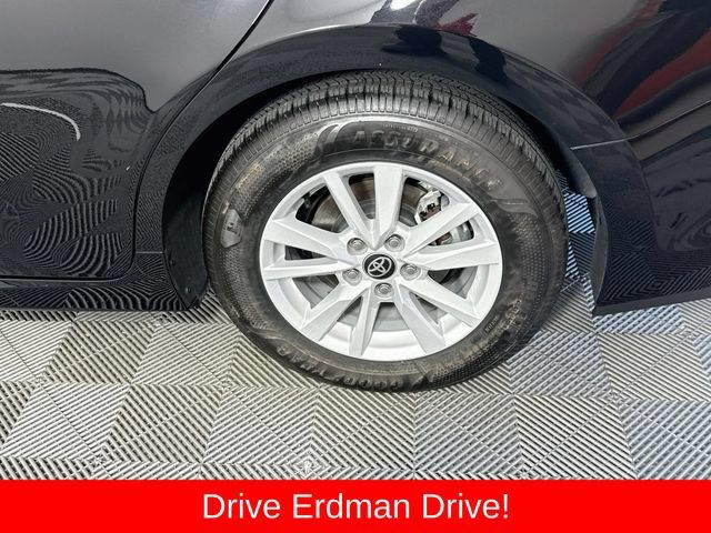 Used 2026 Toyota Camry LE w/ Convenience Package FWD image 4