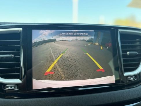 Used 2023 Chrysler Pacifica Touring-L image 25