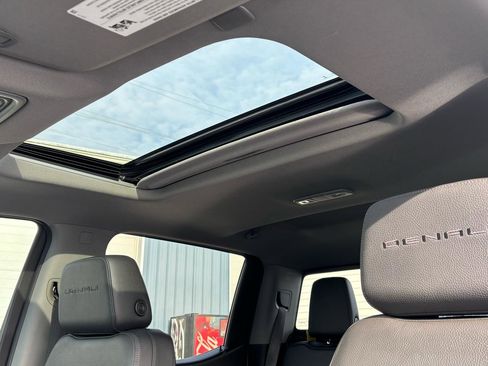 Used 2022 GMC Sierra 1500 Denali w/ Driver Alert Package II image 32