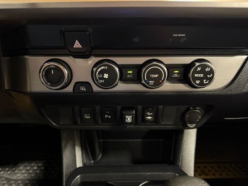 Used 2019 Toyota Tacoma SR5 AWD/4WD image 20