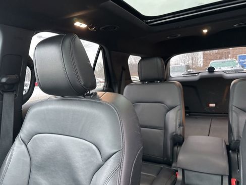 Used 2018 Ford Explorer XLT w/ Equipment Group 202A image 11