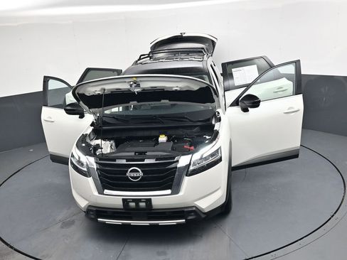 Used 2024 Nissan Pathfinder SL image 48