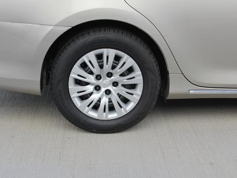 Used 2014 Toyota Camry LE FWD image 28