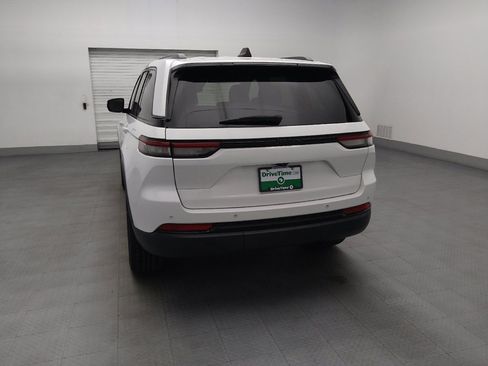 Used 2023 Jeep Grand Cherokee Altitude RWD image 6