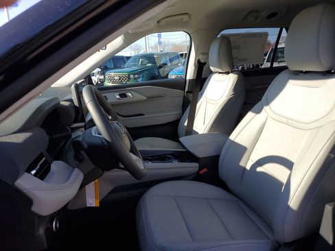 New 2026 Ford Explorer Active w/ Active Comfort Package image 8