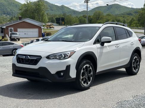 Used 2023 Subaru Crosstrek 2.0i Premium AWD/4WD image 7